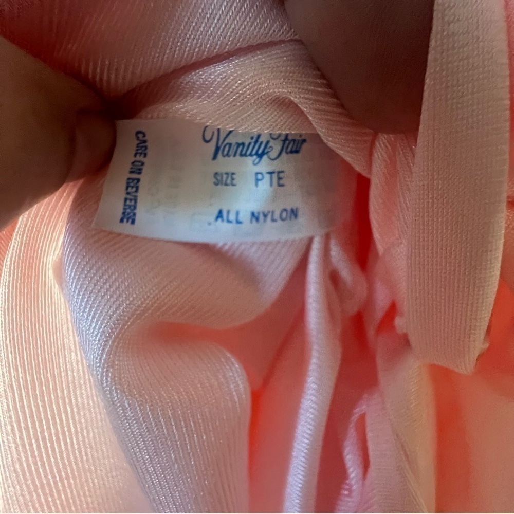 Rare Vintage Vanity Fair light pink bathrobe with tags, size petite - Picture 3 of 7
